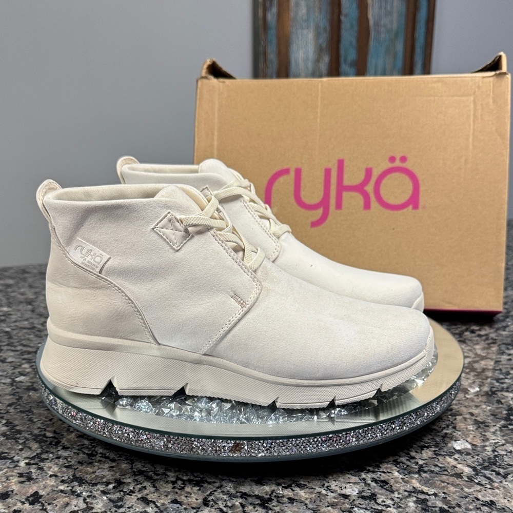 Ryka Candid Gardenia white Cream Ankle shoes NWT 9.5